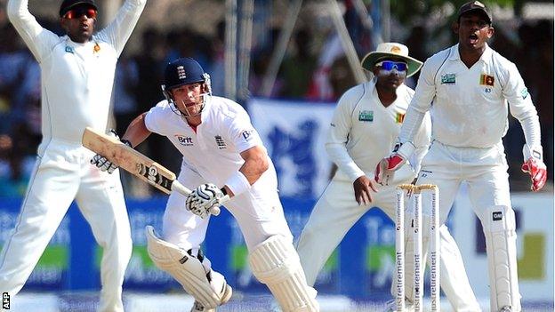 Jonathan Trott's battling innings kept England's bid for a record chase alive