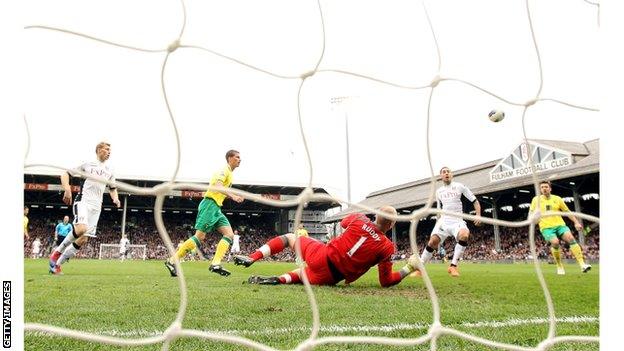 Clint Dempsey scores Fulham's first goal