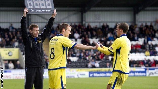 Kelly comes on for Fowler near the end of the game in Paisley