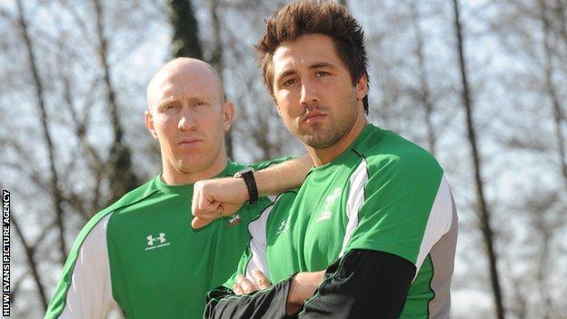 Tom Shanklin and Gavin Henson in 2009