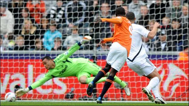 Newcastle United striker Papiss Cisse scores