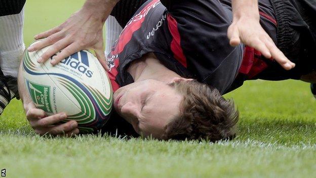 Mike Blair scores for Edinburgh