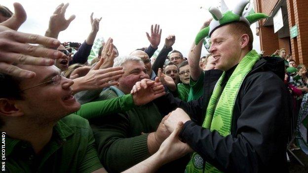 Lennon greets the club's delighted fans on his return to Celtic Park