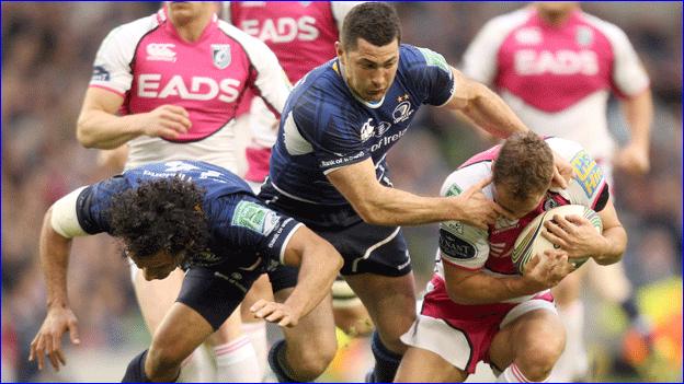 Isa Nacewa and Rob Kearney move in on Dan Parks at the Aviva Stadium