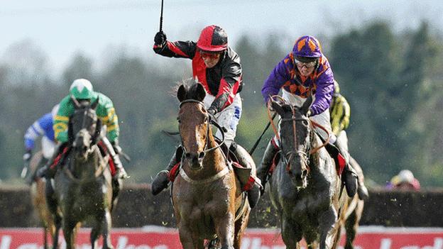 Andrew Thornton rides Lion Na Bearnai (centre) to victory at Fairyhouse