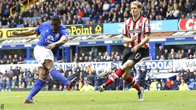 Victor Anichebe scores for Everton against Sunderland