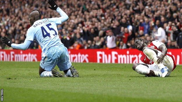 Mario Balotelli is sent off against Arsenal