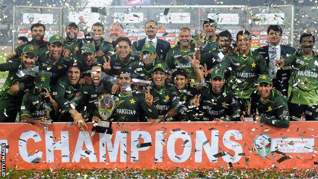 Pakistan celebrate after winning the Asia Cup