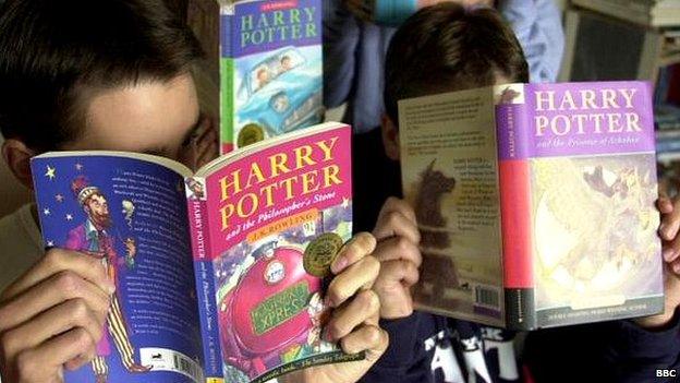 Children reading Harry Potter
