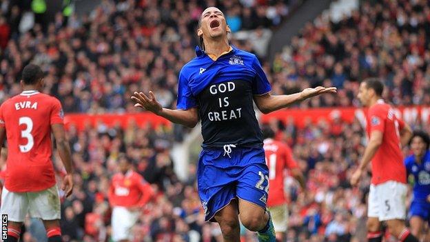 Steven Pienaar celebrates scoring Everton's dramatic equaliser