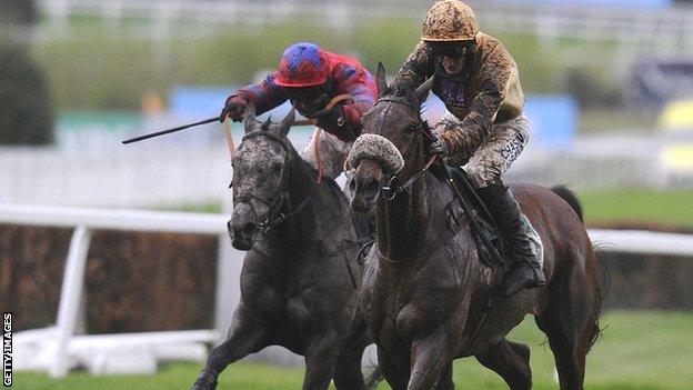 Tidal Bay (right) beat Roalco De Farges by 15 lengths