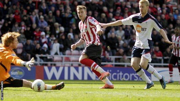 Nicklas Bendtner scores for Sunderland against Bolton