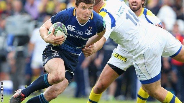 Brian O'Driscoll tries to weave his ay through the Clermont defence