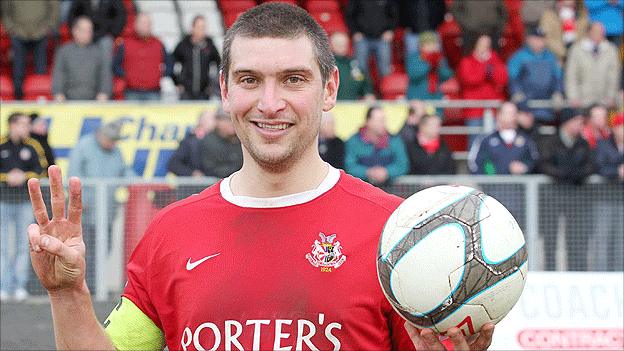 Matthew Tipton has decided to leave Portadown