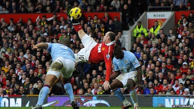 Wayne Rooney scoring an overhead goal against Manchester City