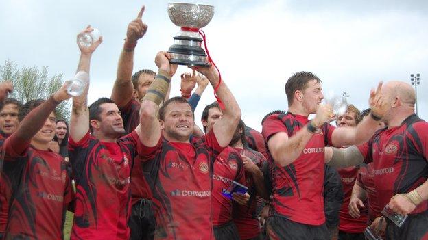 Jersey lift the 2012 Siam Cup