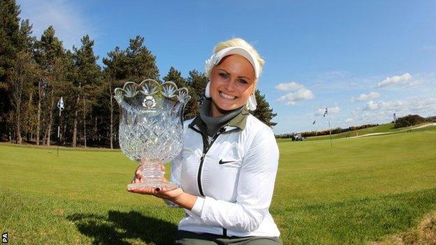 Carly Booth with the Scottish Open trophy