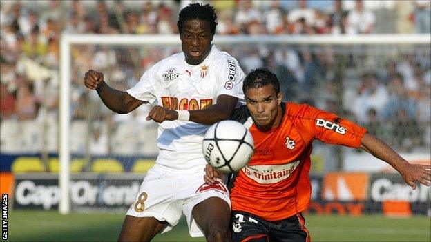 Sierra Leone's Mohamed Kallon (in white)