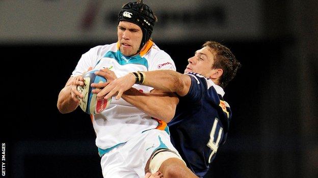 Izak van der Westhuizen gathers the ball from a line-out