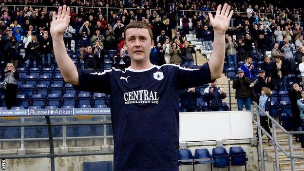 Tam Scobbie says his farewells to the Falkirk fans