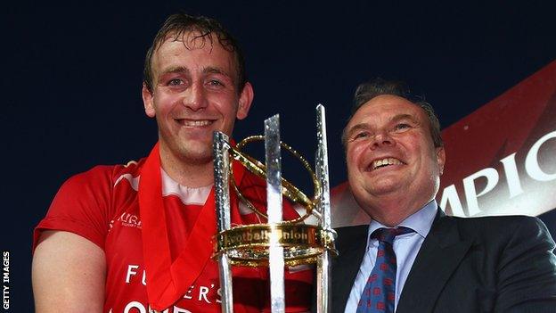 London Welsh captain Jonathan Mills with club chairman Bleddyn Phillips