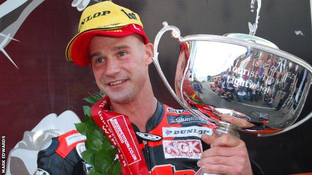 Ryan Farquhar dominated Saturday's final race of the TT meeting