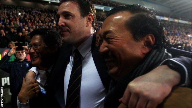 Malky Mackay with Dato Chan Tien Ghee and Tan Sri Vincent Tan