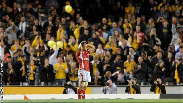 Sam Warburton looks dejected