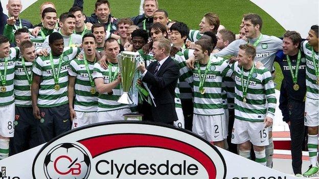 Celtic lift the Scottish Premier League trophy