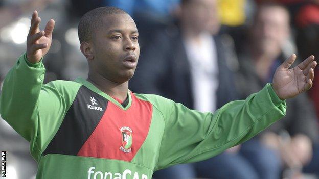 Glentoran release Leon Knight