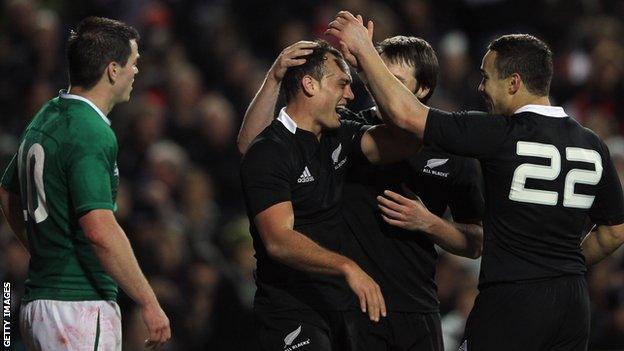 New Zealand stormed to a 60-0 win over Ireland