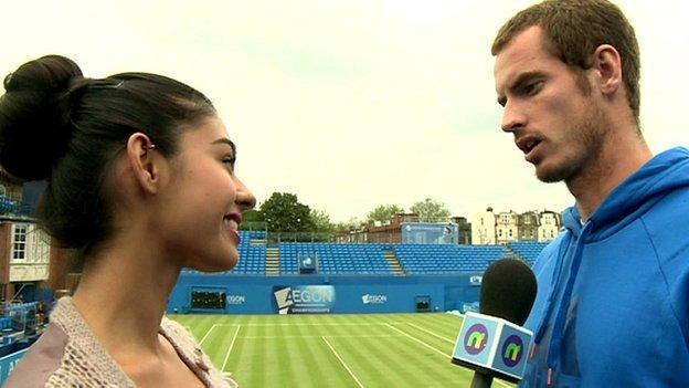 Andy Murray(R) chats to Nel(L)