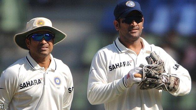 Sachin Tendulkar (left) and India skipper Mahendra Dhoni