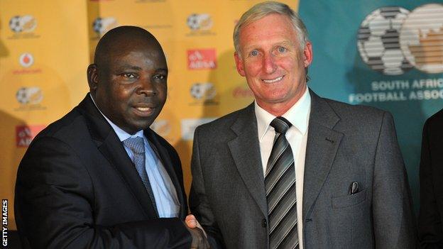 Safa President Kirsten Nematandani (L) and Gordon Igesund (R)