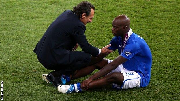 Cesare Prandelli consoles Mario Balotelli