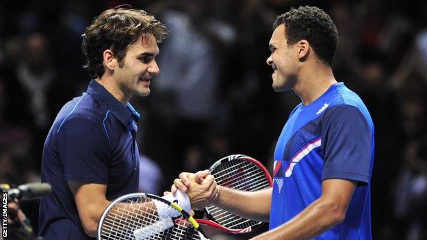 Roger Federer and Jo-Wilfried Tsonga in the final of the 2011 ATP World Tour Finals