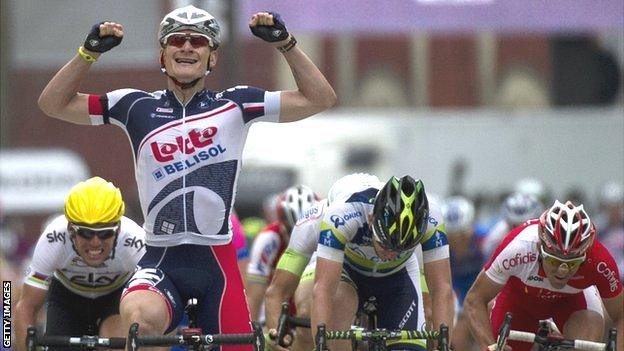 Andre Greipel (second left) wins ahead of Mark Cavendish (left)