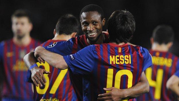 Mali's Seydou Keita (centre)