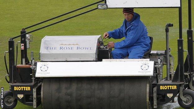 Rain delays Hampshire against Yorkshire