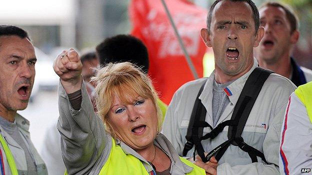 Peugeot workers demonstrate against proposed job cuts