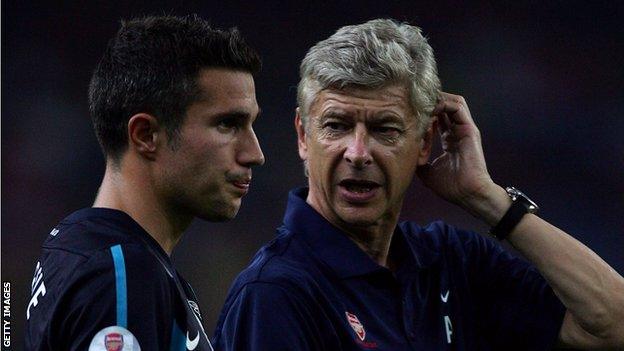 Arsenal captain Robin van Persie and manager Arsene Wenger