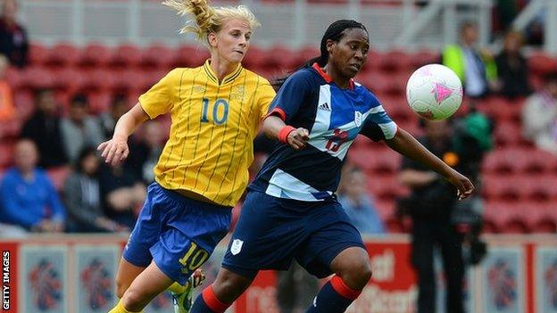 Sweden's Sofia Jakobsson is beaten to the ball by Iffy Dieke