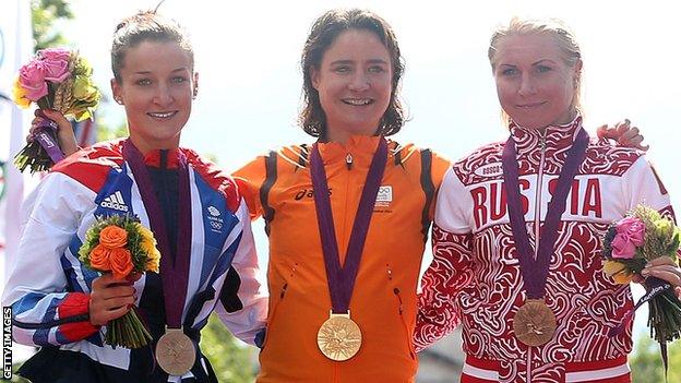 Lizzie Armitstead (left)