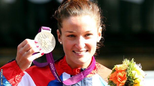 Lizzie Armitstead with silver medal