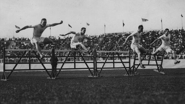 Forrest Smithson (2R) of the USA on his way to winning the 110-meter hurdles final at the 1908 London Olympics