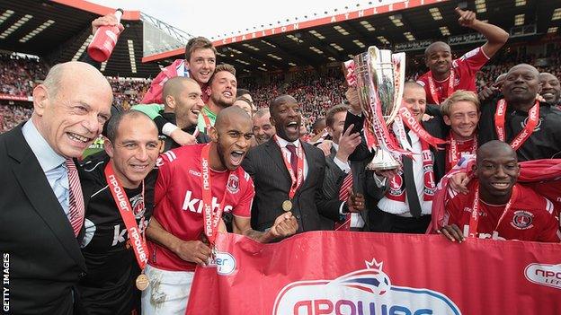 Charlton celebrate winning the League One title