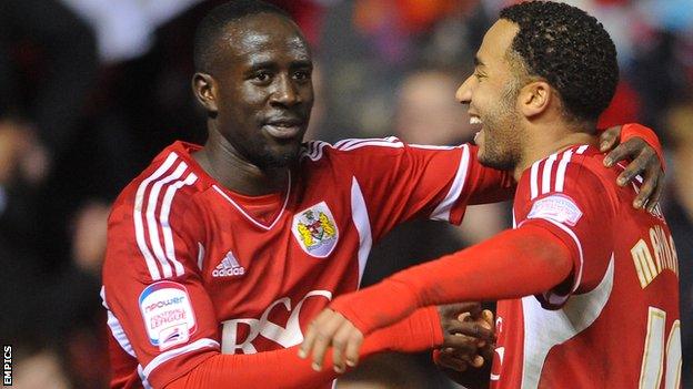 Albert Adomah (l) celebrates with Nicky Maynard