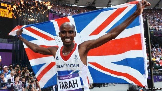 Mo Farah celebrates winning gold in the men's 5,000m final