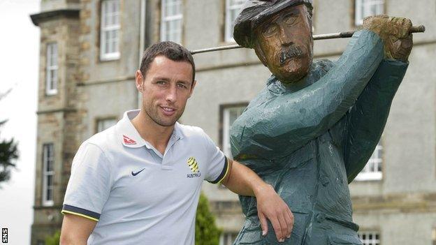 Scott McDonald hopes Scotland's defence will be as statuesque as this golfer at Dalmahoy