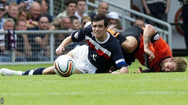 Stephen O'Donnell and Johnny Russell clash at Tannadice